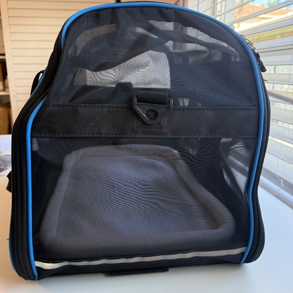 Katziela Luxury Rider Pet Carrier with Removable Wheels Double Telescopic Handle - Picture 8 of 15